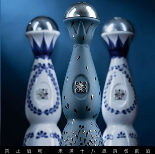 龍舌蘭酒界精品clase azul推出「25周年紀念款」手工雕繪白金羽毛、純銀標誌打造奢華藝術瓶身