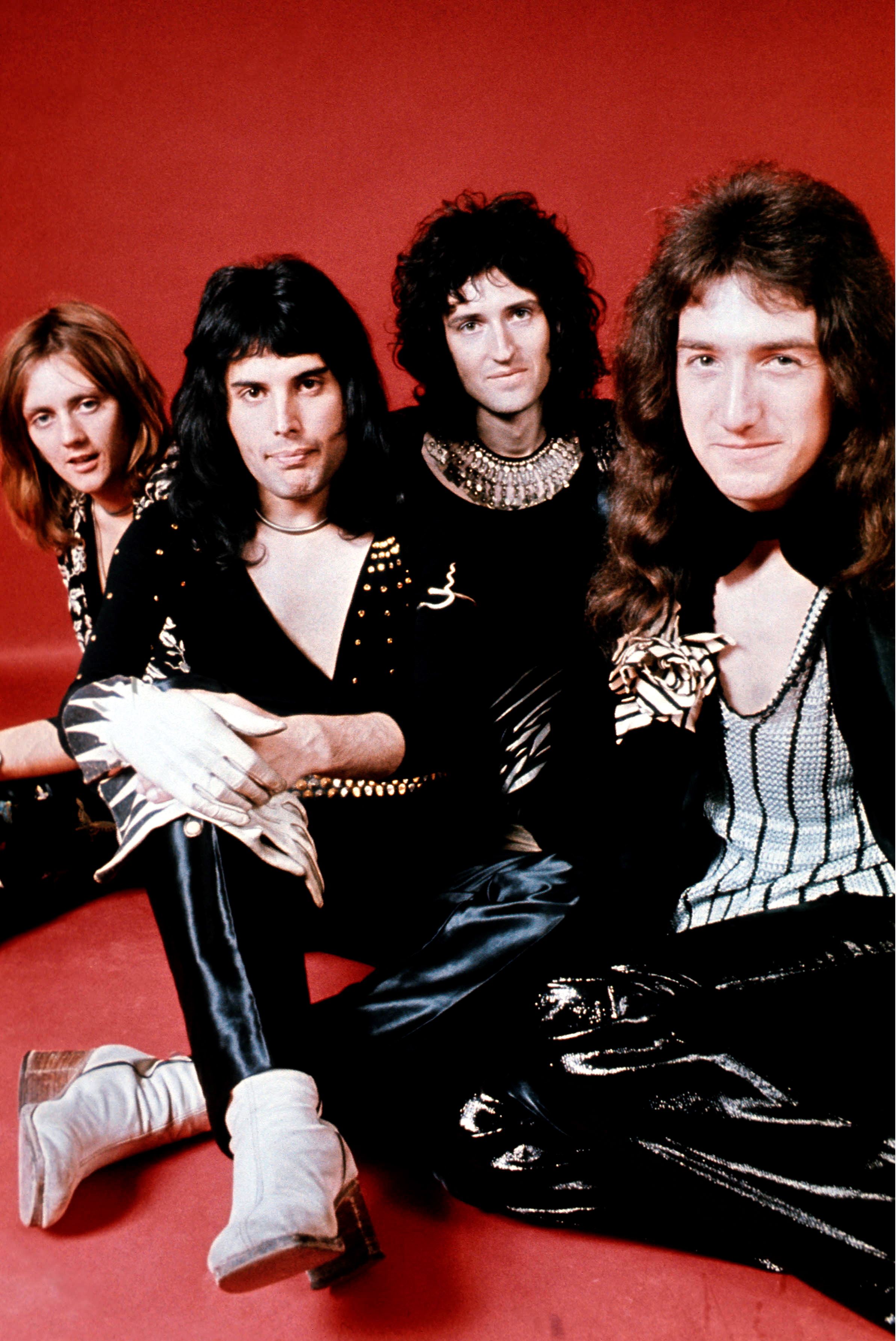 The Most Rare Stylish Photos Of Queen And Freddie Mercury Bohemian Rhapsody Anniversary