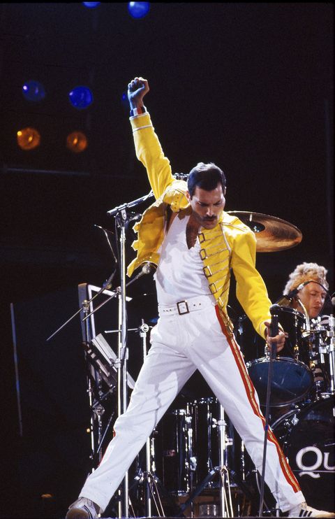 menú Falsedad Acostado 15 momentos de Freddie Mercury que han marcado la historia de la música y  de la moda