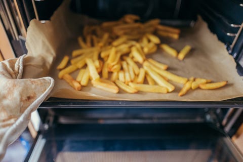 カリッとした食感に 冷めた フライドポテト の正しい再加熱法