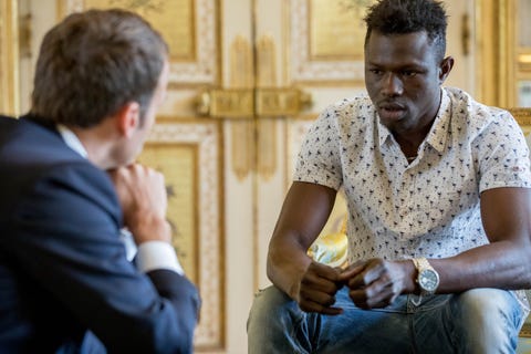 Spiderman who scaled four storeys to save a child dangling from a balcony is invited to the Elysee Palace by President Macron as Paris mayor promises to help the Malian immigrant settle in France   - Page 2 French-spider-man-emmanuel-macron-facebook-1527542993