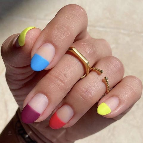 フレンチネイルはカラフルに 春を呼びこむフレンチネイルデザイン29 ビューティ Elle エル デジタル フレンチネイルはカラフルに 春を呼びこむフレンチネイルデザイン29 ビューティ Elle エル デジタル