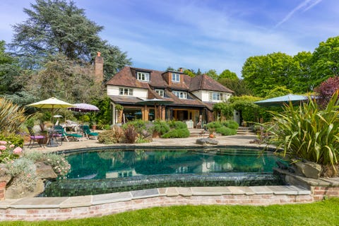 17th Century Country House With Swimming Pool For Sale In The Surrey Hills