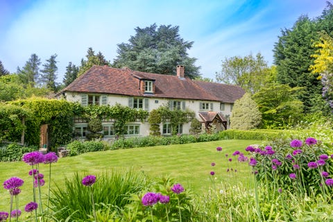 17th Century Country House With Swimming Pool For Sale In The Surrey Hills