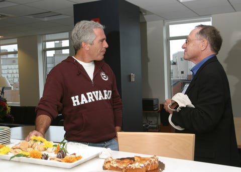 Jeffrey Epstein con el profesor Alan Dershowitz Jeffrey Epstein con el profesor Alan Dershowitz