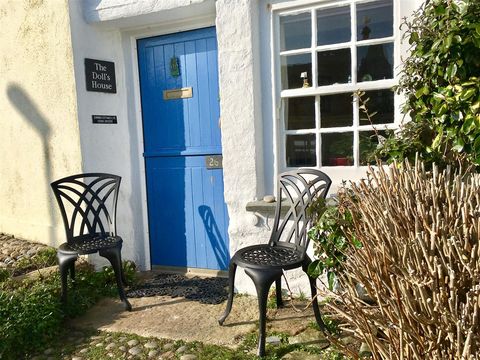 Dolls House - one bedroom cottage, Porthleven, Cornwall