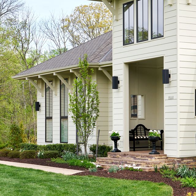 50 Charming Front Porch Ideas, Landscaping Around Porch