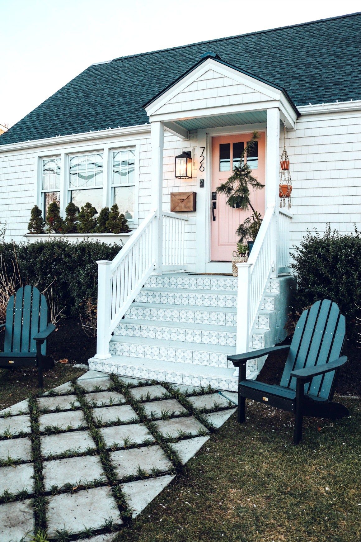 Featured image of post Front Entrance Concrete Front Steps Design Ideas / When designing your front yard landscaping, it is best to consider the amount of work and effort you are willing to invest into it to modern front yard designs are leaning more into the minimalist and sparse look.