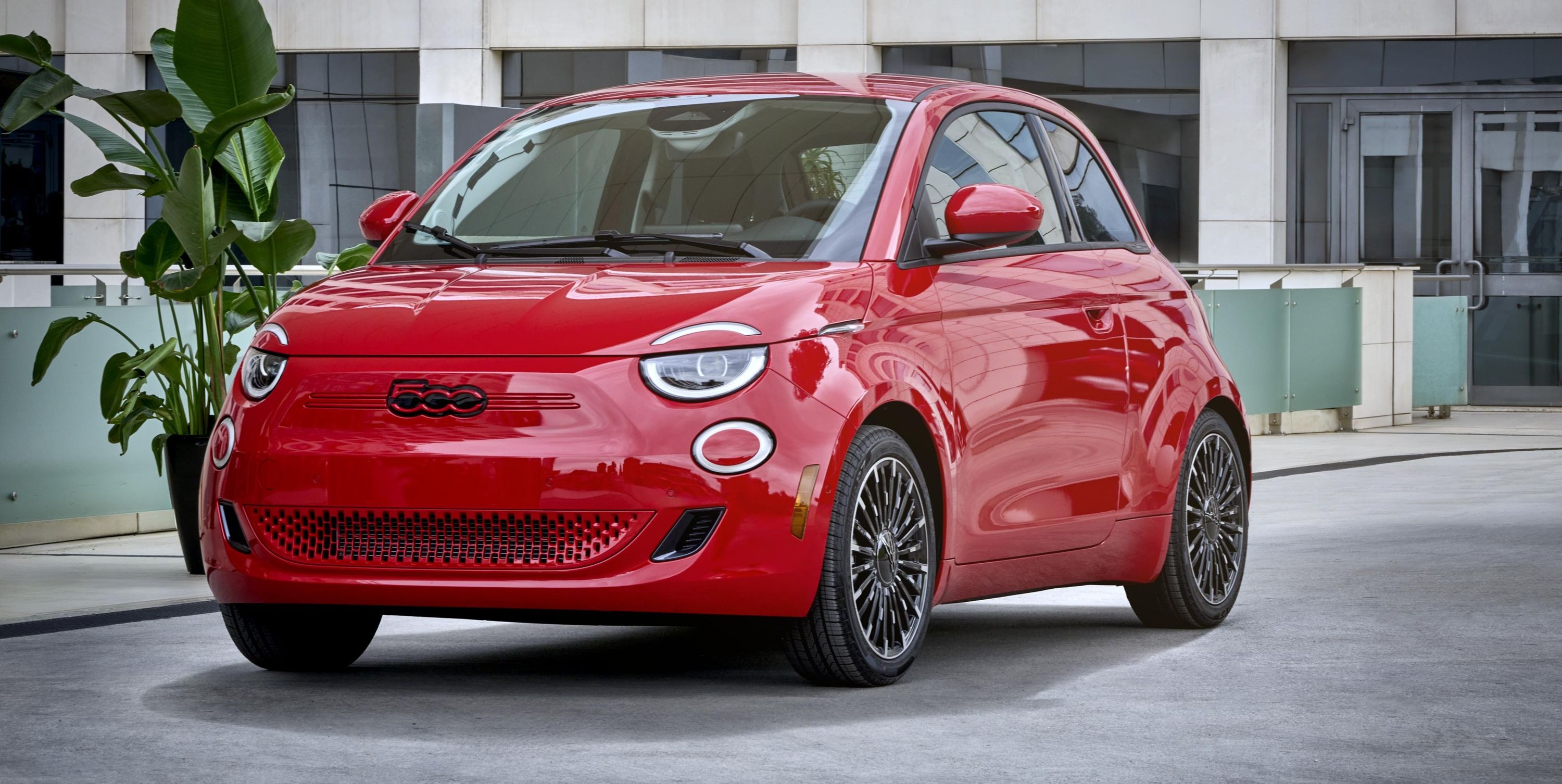 The Fiat 500 Returns to America as an Electric City Car