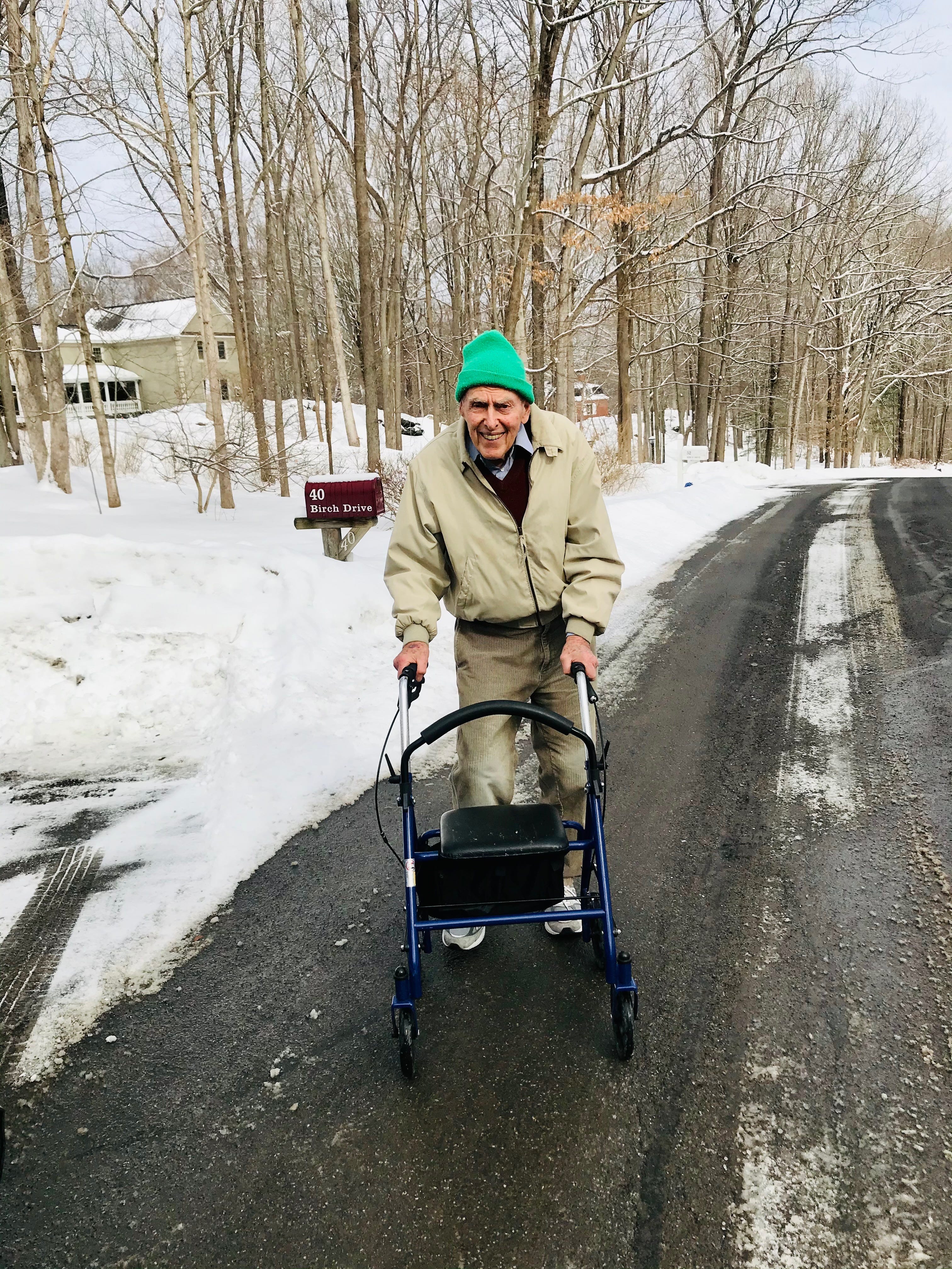 Meet Joe Handelman, the 90-Year-Old Runner Who Still Hits the Track Five Days a Week