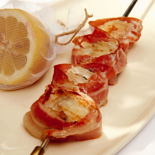 Brocheta de rape y bacon brocheta de rape y bacon