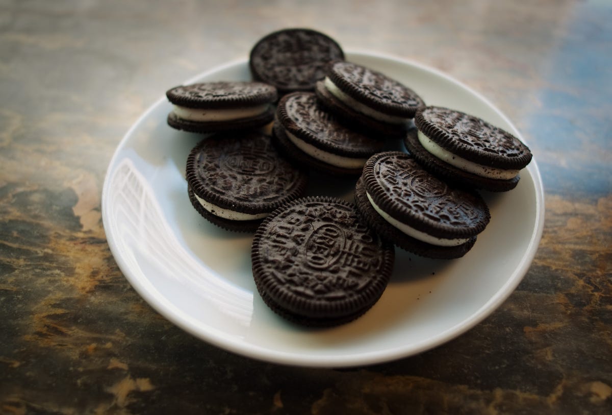 Supreme relanza las galletas Oreo con el logo de su marca