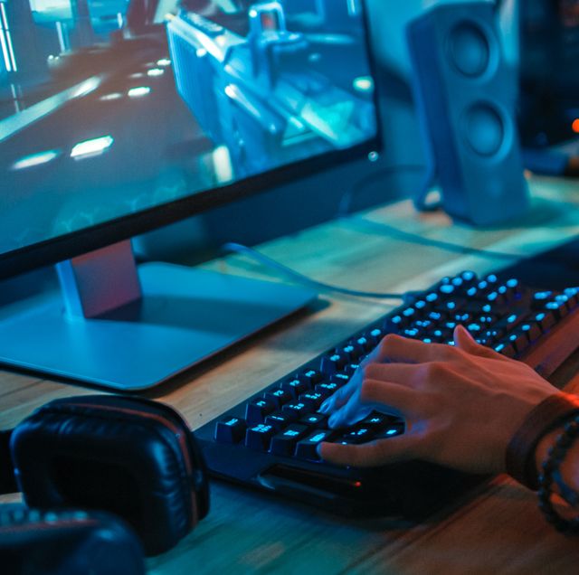 man using gaming pc