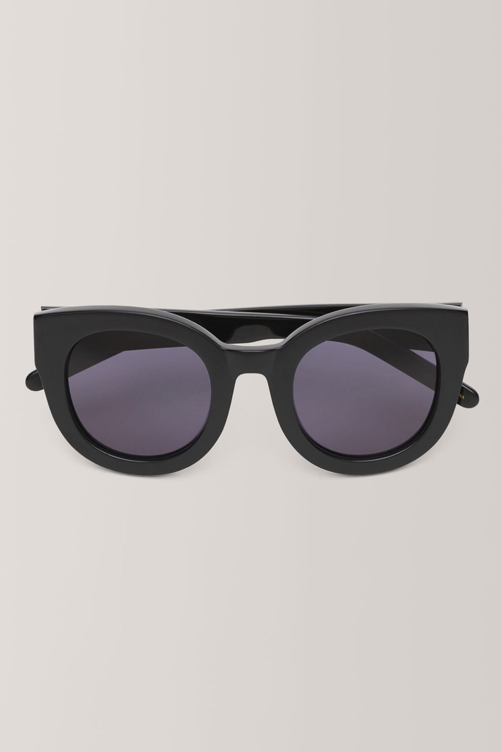 ganni-sunglasses-1532358493.jpg (2000Ã3000)
