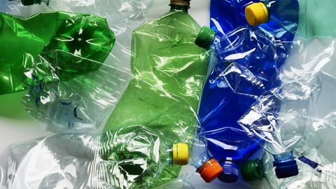 vervormde plastic flesjes