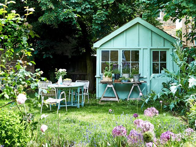 9 rustic and vintage garden styling tips