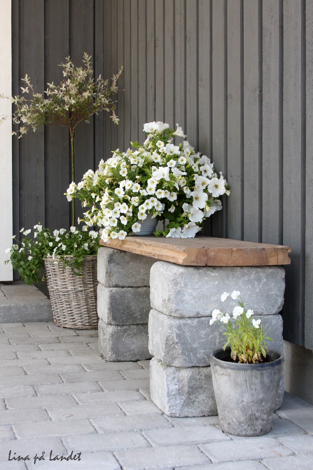 22 Diy Garden Bench Ideas Free Plans, Simple Garden Seating Ideas