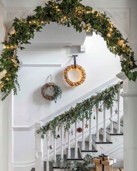 55 ideas con mucho estilo para decorar la puerta en Navidad 55 ideas con mucho estilo para decorar la puerta en Navidad