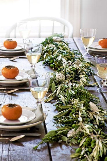 garland centerpiece thanksgiving table setting idea garland centerpiece thanksgiving table setting idea