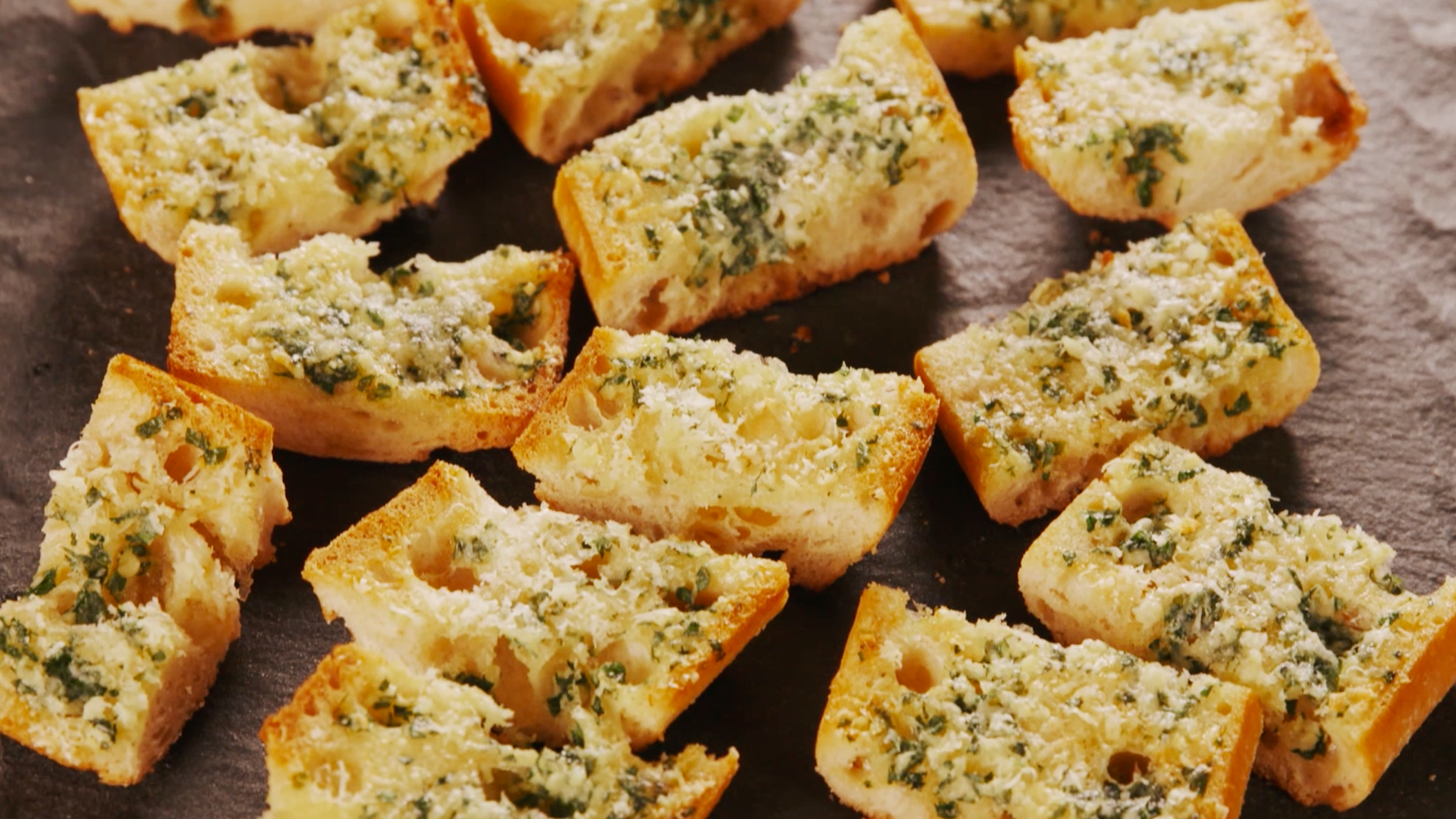 This Buttery Garlic Bread Will Disappear In Seconds