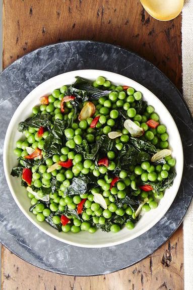 garlicky kale and pea saute - gluten-free thanksgiving recipes