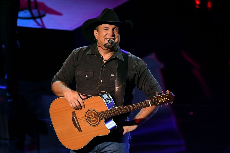 Country Music Fans Go Wild After Hearing Garth Brooks' Major Career News thumbnail