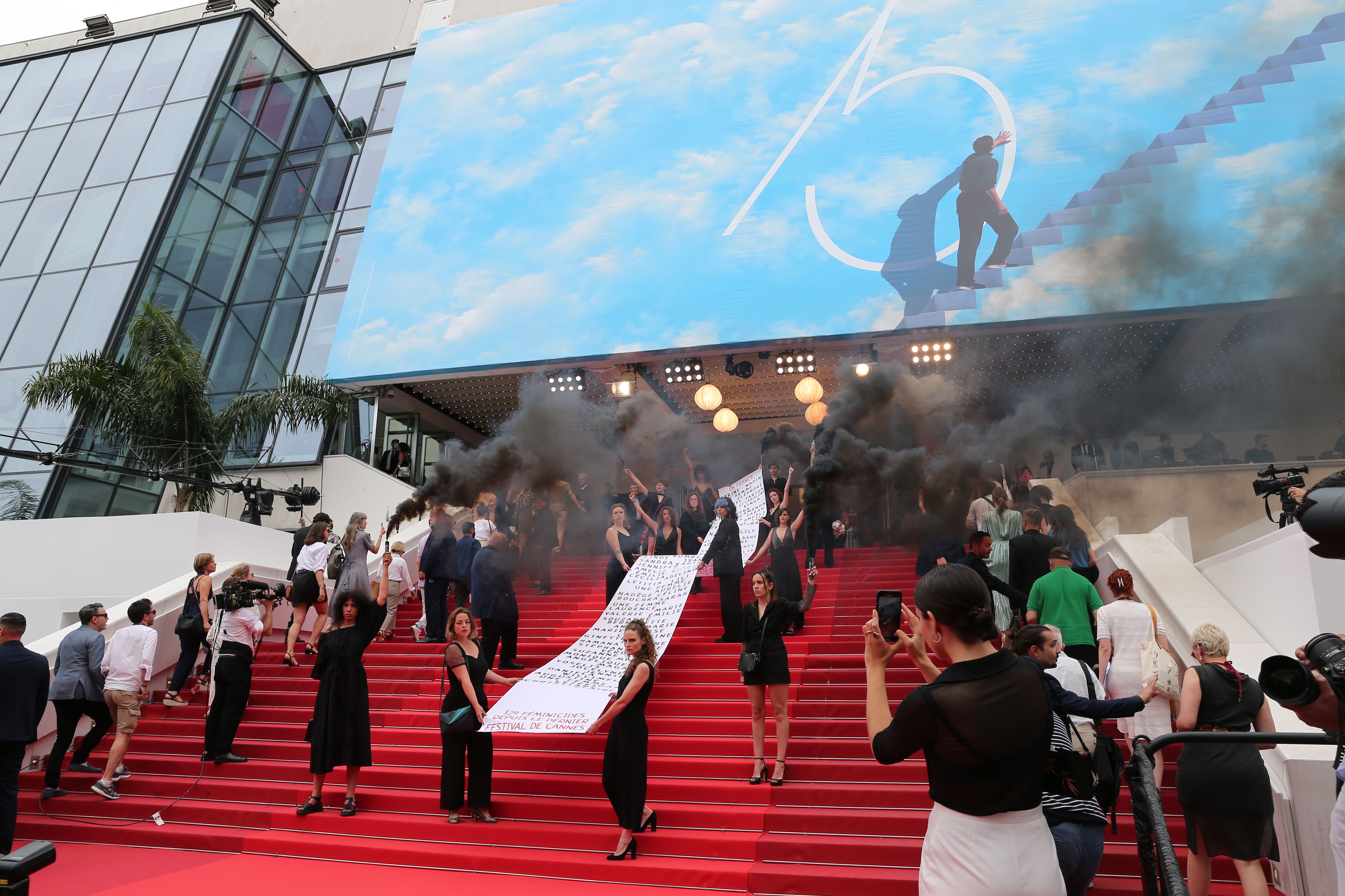 謎の黒煙からイケオジたちの再会まで！ 第75回カンヌ国際映画祭2022