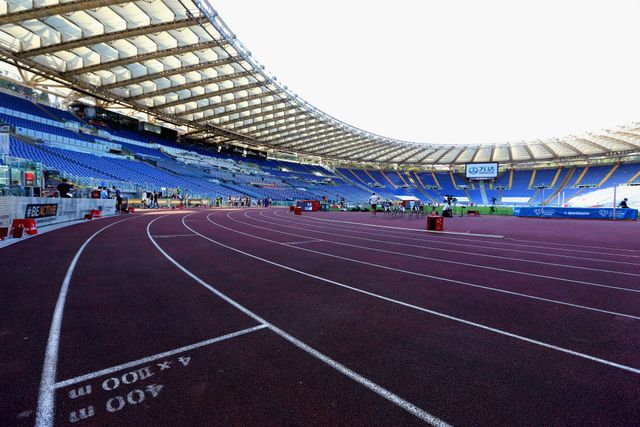 vista general del estadio olimpico de roma desde la pista de atletismo