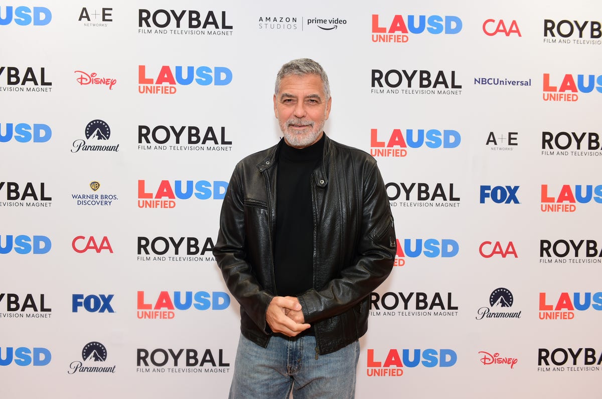 What if George Clooney is the “cover” of DC to be the new Batman?