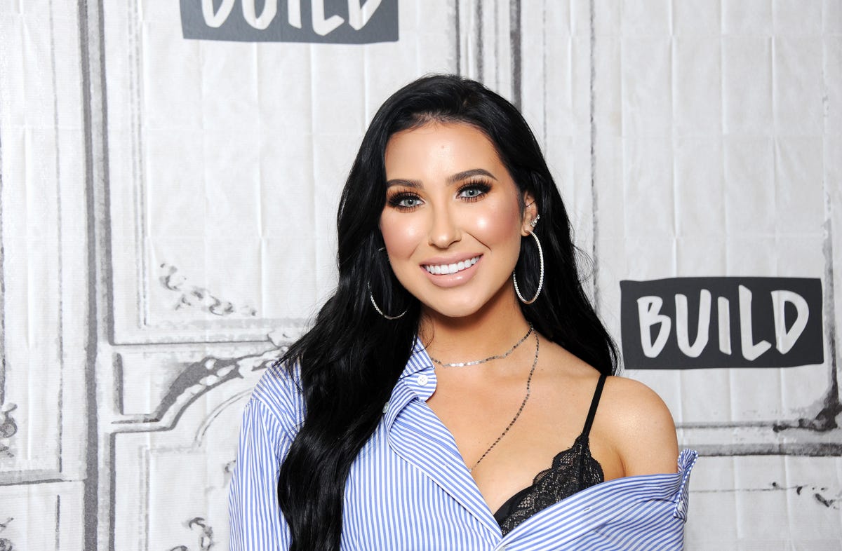 Watch This Clip Of Jaclyn Hill Finding Hair On Her Own