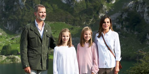 Spanish Royal Family Releases 2018 Family Christmas Card