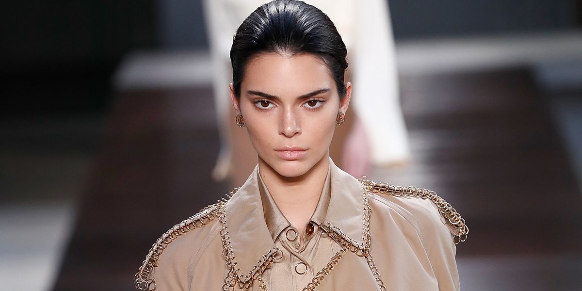Kendall Jenner Makes Her Catwalk Return For Burberry At LFW After NYFW ...