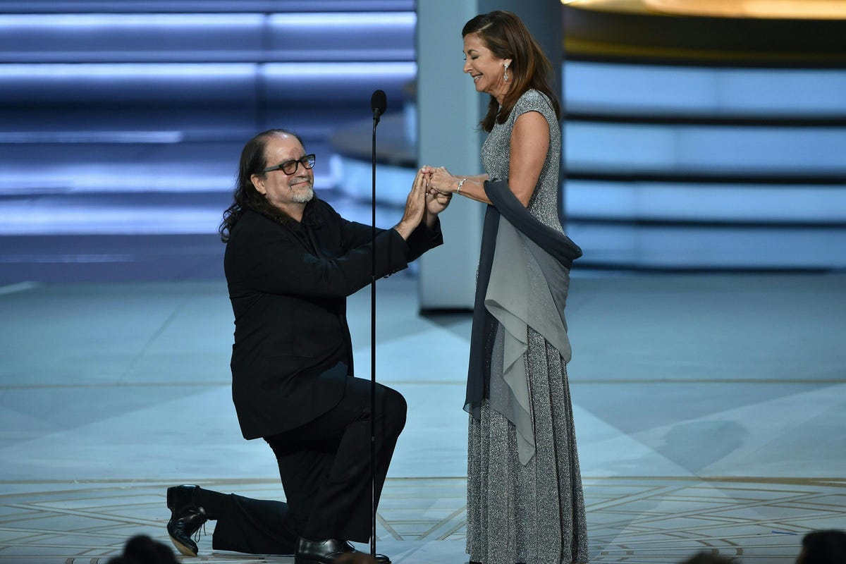 Director Glenn Weiss Proposes To His Girlfriend During Emmys Acceptance