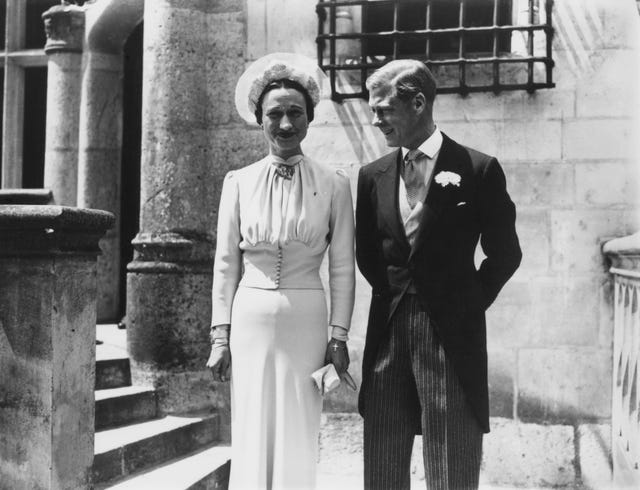 de hertog van winsdor 1894 1972 trouwt wallis warfield simpson 1896 1986 op het chateau De conde, Frankrijk