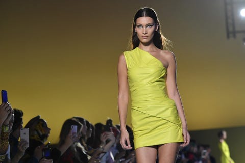 Emily Ratajkowski returns to the runway for Versace