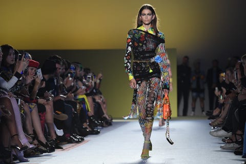 Emily Ratajkowski returns to the runway for Versace