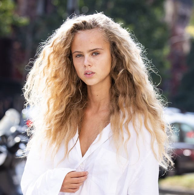 Hair, White, Clothing, Blond, Long hair, Street fashion, Beauty, Hairstyle, Lip, Jeans, Hair, White, Clothing, Blond, Long hair, Street fashion, Beauty, Hairstyle, Lip, Jeans,