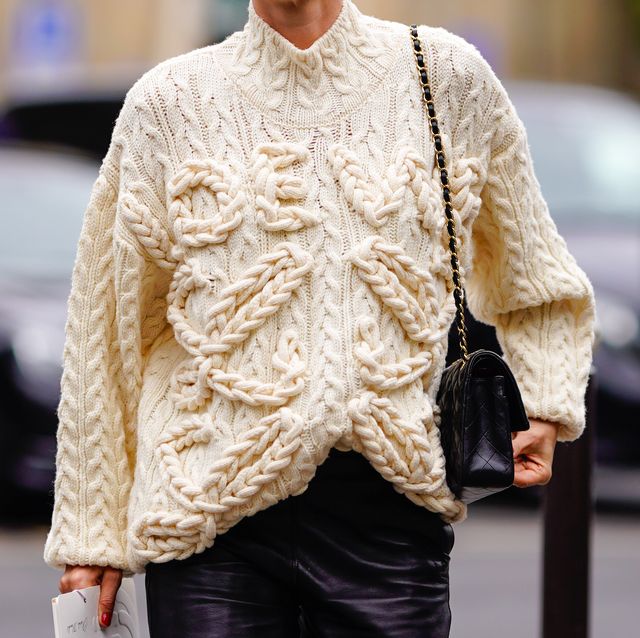 street style maglione con trecce inverno 2021