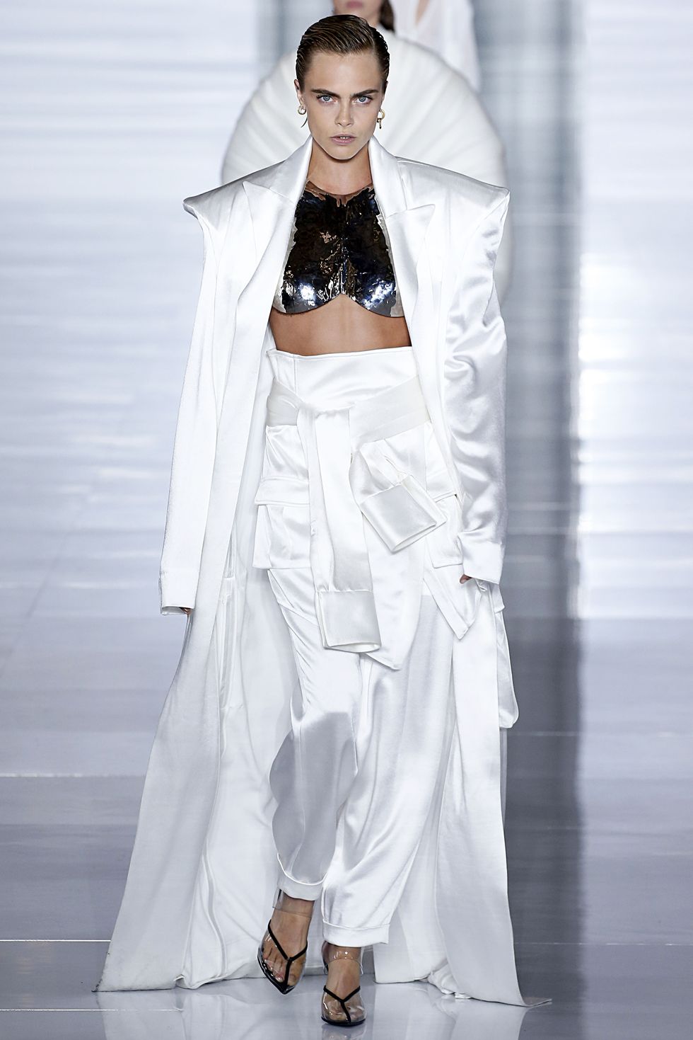 Cara Delevingne Opened Balmain Show at Paris Fashion Week While Lip ...