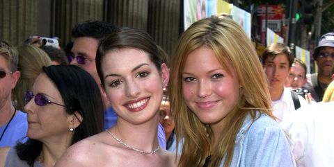 480px x 241px - Anne Hathaway & Mandy Moore's 'The Princess Diaries ...