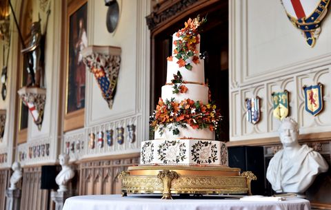 Wedding cake, Cake decorating, Cake, Tradition, Room, Food, Building, Place of worship, Interior design, Wedding ceremony supply, 