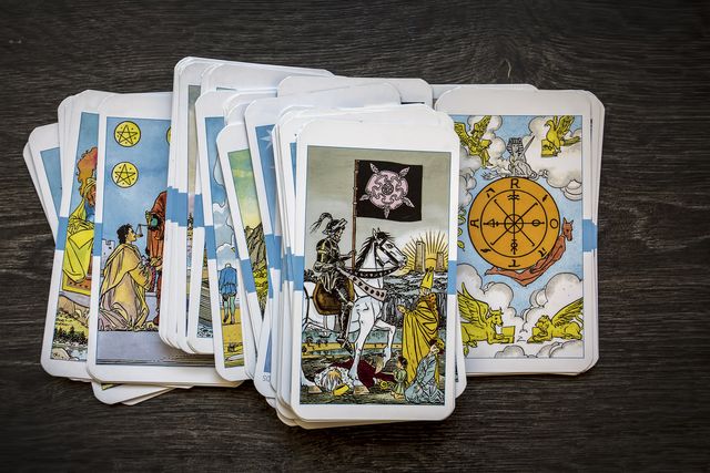 How many cards are in a deck of tarot cards Tarot Tutorial A Deep Dive Into Tarot Decks