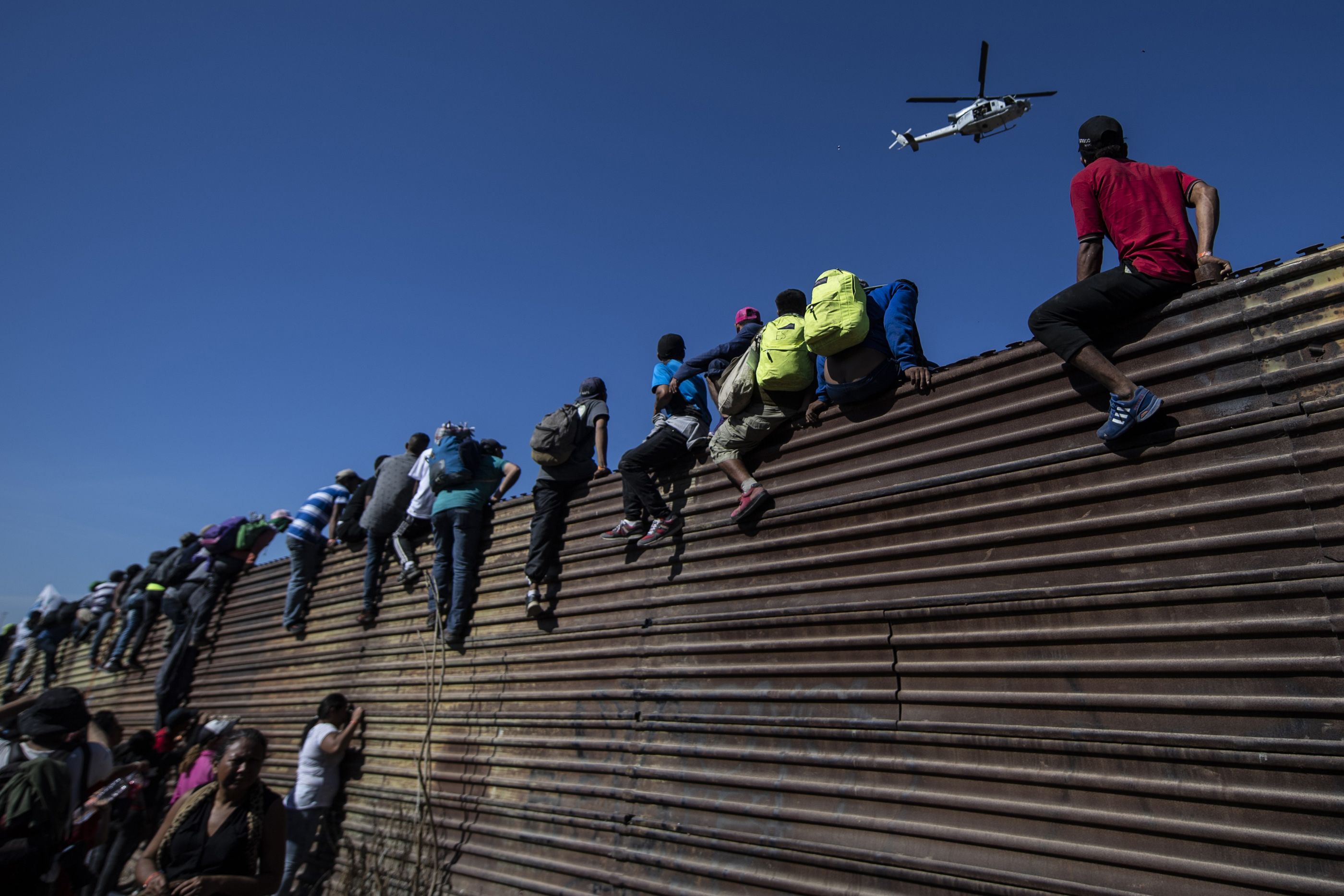 混乱続く米 メキシコ国境で撮影された30枚の写真 ありのままを