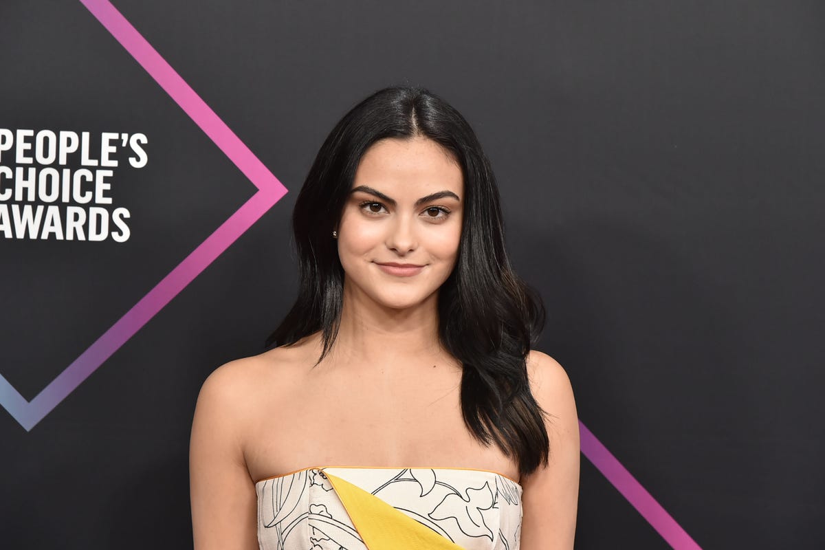 Camila Mendes Attends People's Choice Awards Without Boyfriend Charles ...