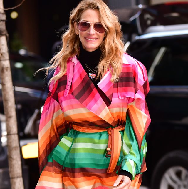 new york, ny   december 03  julia roberts seen on the streets of manhattan on december 3, 2018 in new york city  photo by james devaneygc images