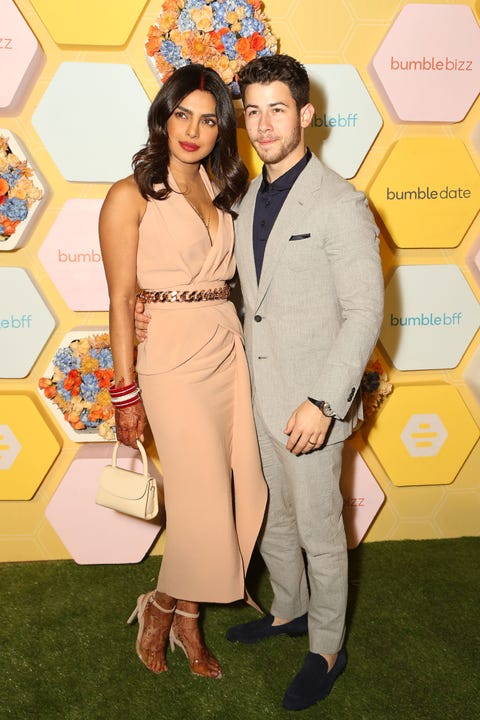 Priyanka Chopra dan Nick Jonas menghadiri acara publik pertamanya setelah menikah (dok. Harper's Bazaar)
