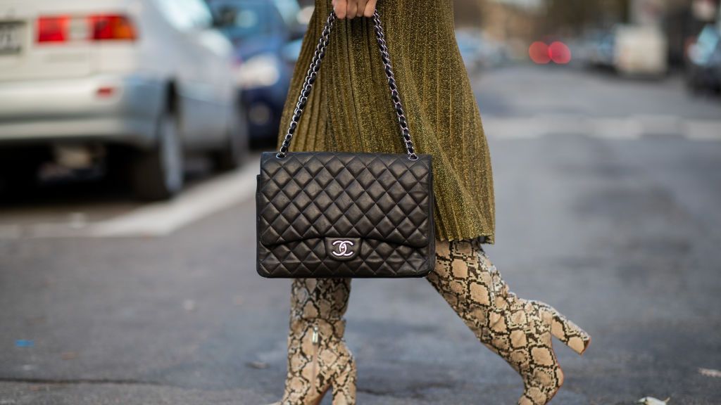 melk wit Renaissance toewijzing Deze Chanel 19-tas is de nieuwe klassieker onder de designertassen