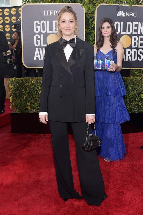 Fiji Water Girl At The Golden Globes Might Be 2019s First Meme