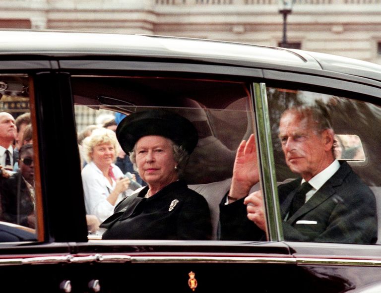 Princess Diana Funeral Photos - 30 Unforgettable Moments at the Funeral ...