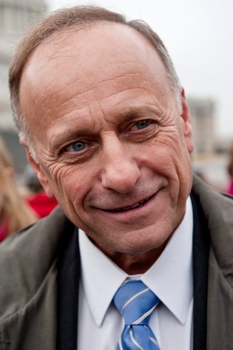 Skin, Forehead, Wrinkle, Head, Human, Businessperson, Elder, Smile, Photography, Comb over, 